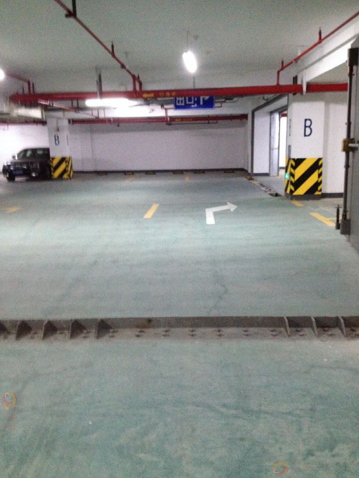 丁兰广场地下停车库存在安全隐串,丁兰广场物